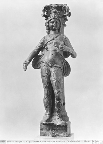Attis lener seg tilbake mot en søyle, hellenistisk periode (bronse) av Greek