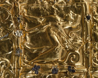 Detalj av en folie med preget dekor fra Delphi (gull) av Greek