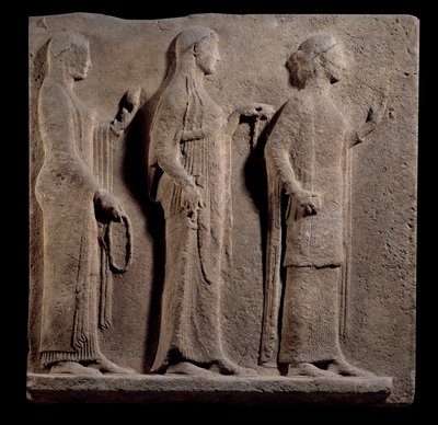 Gresk kunst: plakett av teorenes passasje: ansikt som representerer nådene. Lavt marmorrelieff fra øya Thasos i Hellas. 480 f.Kr. Paris, Louvre-museet av Greek