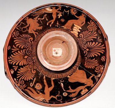 Patera med maenad og Eros (terrakotta, 325-300 f.Kr.) av Greek