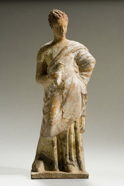 Statuett av en kvinne, hellenistisk periode, ca. 3. århundre f.Kr. (terrakotta) av Greek