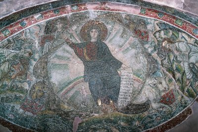 Kristus steg opp til himmelen omgitt av fire evangelister, Mosaic in Church of Hosios David, Eller Catholicon of Latomos Monastery (UNESCOs verdensarvliste) av Greek School
