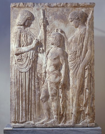 Marmorbasrelieff som viser Triad of Eleusinian Mysteries med Persephone, Demeter og Triptolemus, fra Eleusis av Greek School