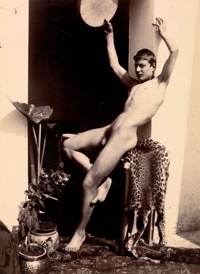 Portrett av en naken mann, ca. 1895 av Guglielmo Plüschow