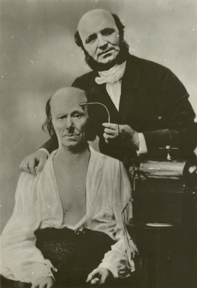 Den franske nevrologen Duchenne de Boulogne bruker sitt elektrofysiologiske apparat på en gammel mann av Guillaume-Benjamin-Armand Duchenne de Boulogne
