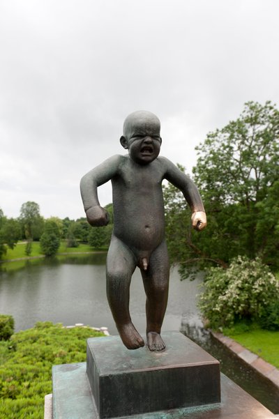 "Sinnatageen" sint gutt, skulptur i Frognerparken, Oslo, Norge (bronse) av Gustav Vigeland