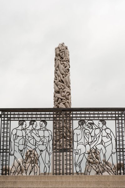 Smijernsporter” Nakne Menn” og “People Monolith” laget av granitt i Frognerparken, Oslo, Norge (bilde) av Gustav Vigeland