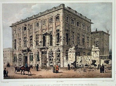 Cafe Amitie og Old Hotel du Prince Frederic, Brussel, etter kampene 23.-26. september 1830, gravert av Jean Baptiste Madou (1796-1877) (farget gravering) av Gustave Adolphe (after) Simoneau