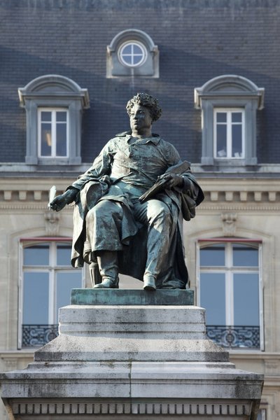 Statue av Alexandre Dumas (1802-1870), fransk forfatter, forfatter av De tre musketerer og grev av Monte Cristo (Monte Cristo), bronseskulptur av Gustave Dore (1832-1883). Fotografi, KIM Youngtae, Paris. av Gustave Dore