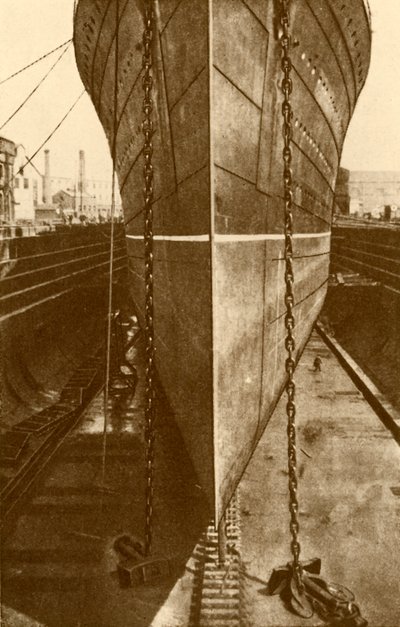 Mauretania i tørrdokken, c1930. av H. Aslin