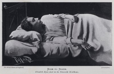 Done to Death, Elizabeth Ryan død i Newcastle Workhouse (s/hv-bilde) av Harold Hume Piffard