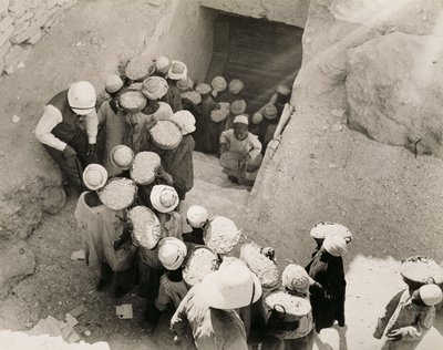 Lukking av Tutankhamons grav, Kongenes dal, februar 1923 (gelatinsølvtrykk) av Harry Burton
