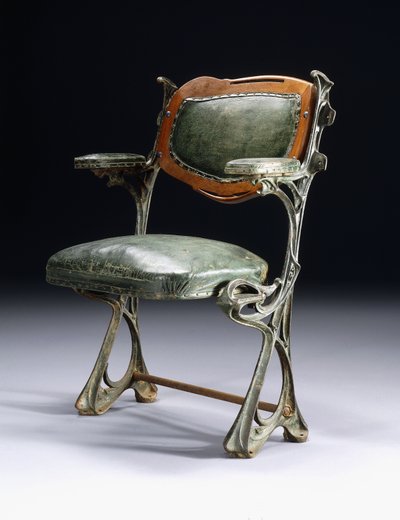En stol i jern og tre designet for Humbert de Romans Concert Hall, Paris av Hector Guimard