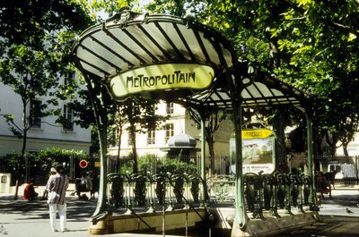 Subway station Abbesses in Paris, France av Hector Guimard
