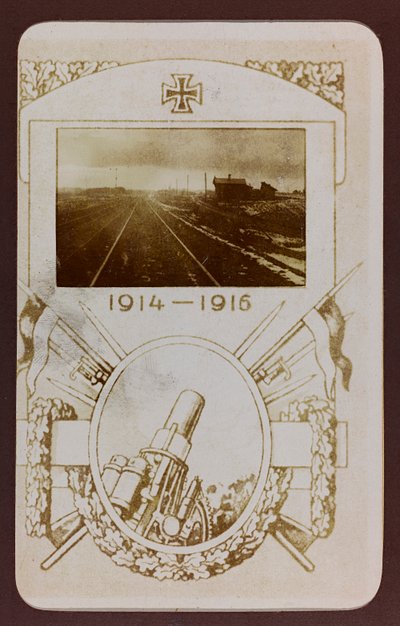 Første verdenskrig: 'Ukraina i årene 1914-1916 under invasjonen av den tyske hæren. Jernbanespor (s/hvitt bilde) av Heldenfriedhof Dsessentniki (attr. to)