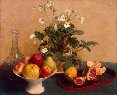 Blomster, fat med frukt og karaffel