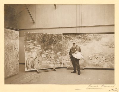 Claude Monet (1840-1926) foran sine malerier 'The Waterlilies', i atelieret hans i Giverny av Henri Manuel