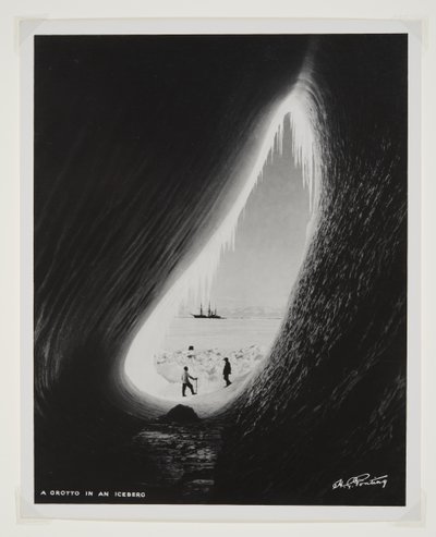 En grotte i et isfjell (bromidtrykk) av Herbert Ponting