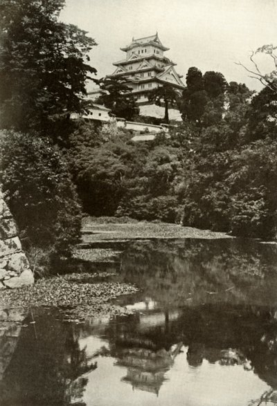 Et gammelt føydalslott fra graven, 1910. av Herbert Ponting
