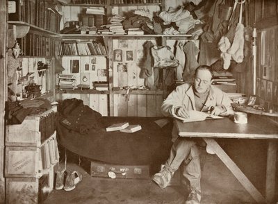 Captain Scott in His Den, c1911, 1913 av Herbert Ponting