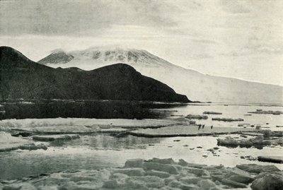 Entering McMurdo Sound - Cape Bird and Mount Erebus, c19101913, 1913 av Herbert Ponting
