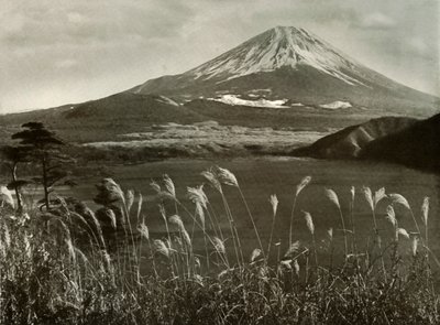 Fuji og Kaia-gresset, 1910. av Herbert Ponting