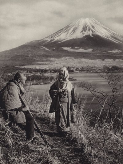 Japan på 1920-tallet: Fuji, Japans helligste fjell (s/hvitt-bilde) av Herbert Ponting