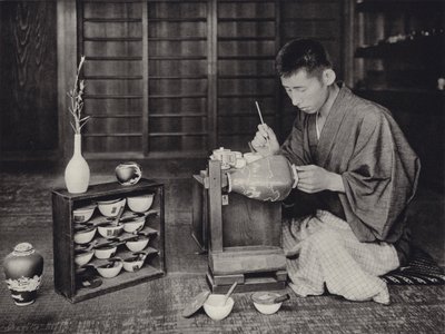 Japan på 1920-tallet: Maling av Kina (s/hvitt-bilde) av Herbert Ponting
