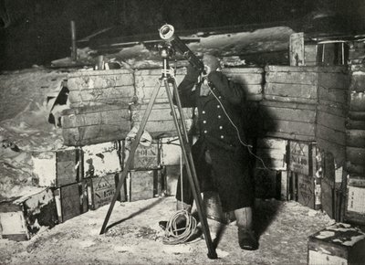Løytt. Evans observerer en okkultasjon av Jupiter, 8. juni 1911, 1913 av Herbert Ponting