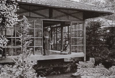 Namikawa San mater karpen sin (s/hvitt bilde) av Herbert Ponting
