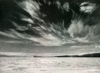 Bemerkelsesverdige Cirrus-skyer over Barne-breen, 19. desember 1911, 1913 av Herbert Ponting