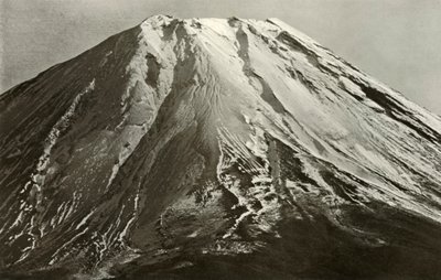 The Crest of Fuji, 1910. av Herbert Ponting