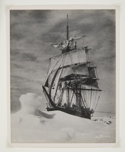 The Terra Nova Icebound (bromidtrykk) av Herbert Ponting