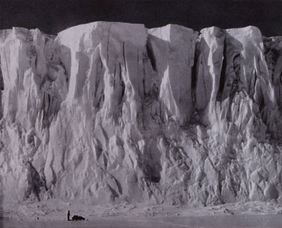 Vollene til Mount Erebus (s/hv-bilde) av Herbert Ponting