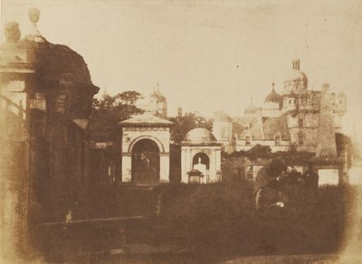 [Greyfriars Churchyard amp; Heriot#39;s Hospital.] av Hill and Adamson