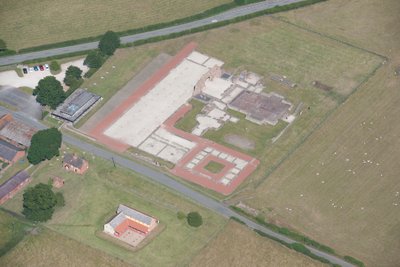 Wroxeter romerske bybad, Shropshire, 2015. av Historic England