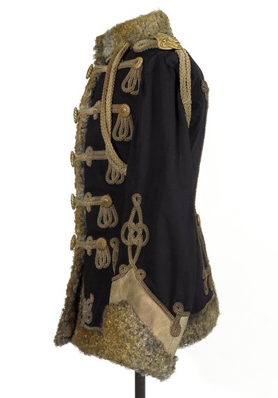 Pelisse, 3rd Zieten Hussars, HRH The Duke of Connaught, før 1914 (pelisse) av Hungarian School