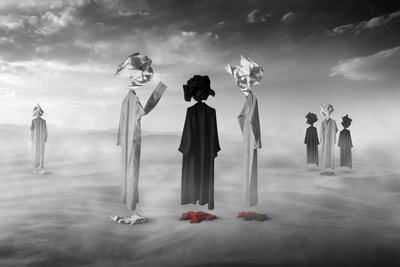 Surrealistiske ørkenfigurer av Hussain Buhligaha