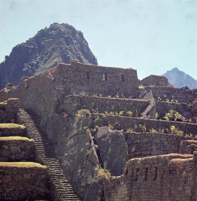 Ruiner av terrassebygninger i citadellet ved Machu Picchu av Incan
