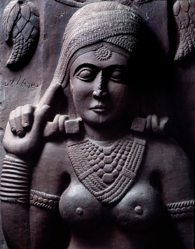 Buddhisme: "" Sudarsana Yakshini"" detalj av stupaen til Bharhut (Barhut, Barouth) Lavt relieff av svart stein, 2. århundre f.Kr. (2. århundre f.Kr.) - Kolkata, indisk museum av Indian School