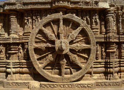 Detalj av hjulet til vognen til Surya (stein) av Indian School