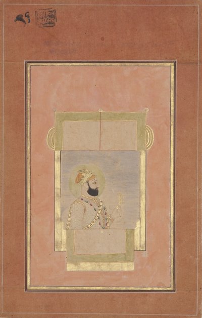 Farrukh Siyyar sitter ved et vindu og holder en gullsarpech, ca. 1715 (ugjennomsiktig wc og gull på papir) av Indian School