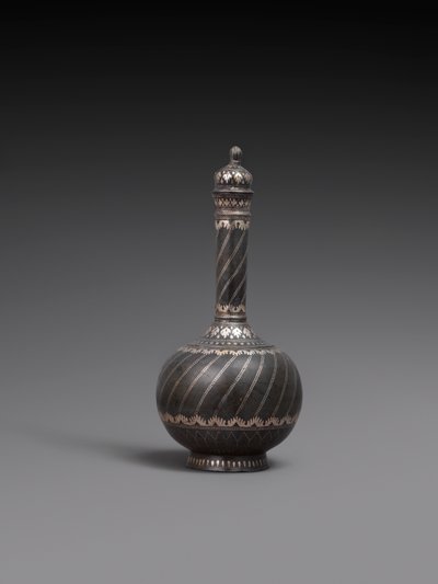 Kolbe og lokk og stativ, eller fat av metallegering innlagt med sølv, 1700-99 av Indian School