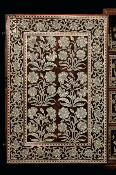 Mughal-skap, Gujarat eller Sindh, Vest-India (elfenbeninnlagt tre) av Indian School
