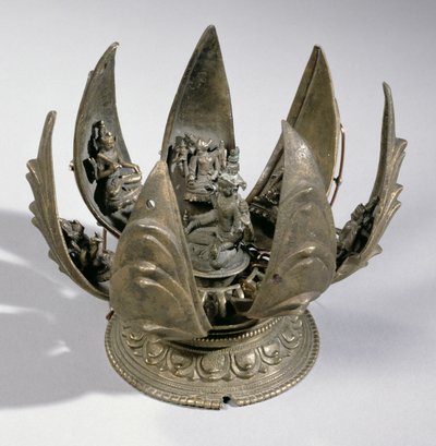 Vishnu med lotusen omgitt av hans inkarnasjoner på de hengslede kronbladene, Øst-India, ca. 1200 (bronse) av Indian School
