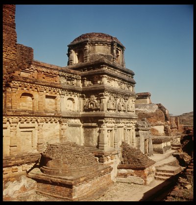 Votiv stupa av hovedtempelet til sted III, 320-530 av Indian School