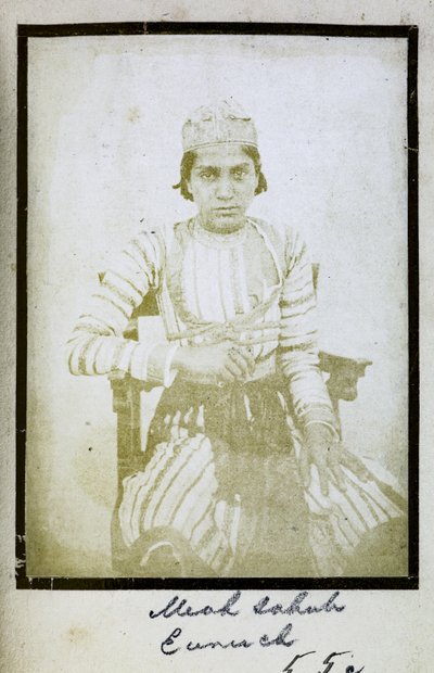 [Portrett av] Meah Sahub, Eunuch, ca. 1856-57 (s/hvitt-bilde) av Indian photographer