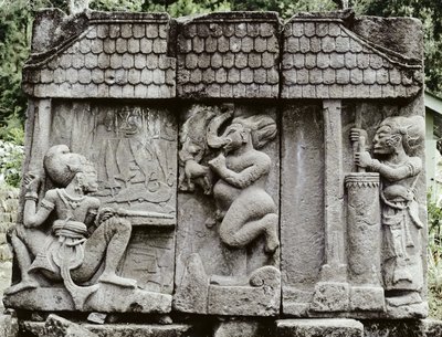 Smedscene (vulkansk stein) av Indonesian School