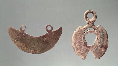 To barberhøvler, fra Hallstatt kirkegård (bronse) av Iron Age