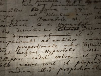 To sider med revisjoner av Principia Mathematica av Isaac Newton